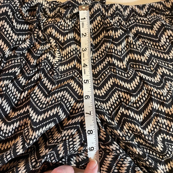 BeBop Black and Cream Chevron Pattern Soft Pants w/Drawstring, Size Medium - Picture 7 of 10